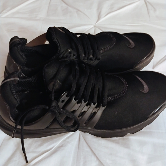 Nike Men's Black Sneakers - Picture 6 of 6